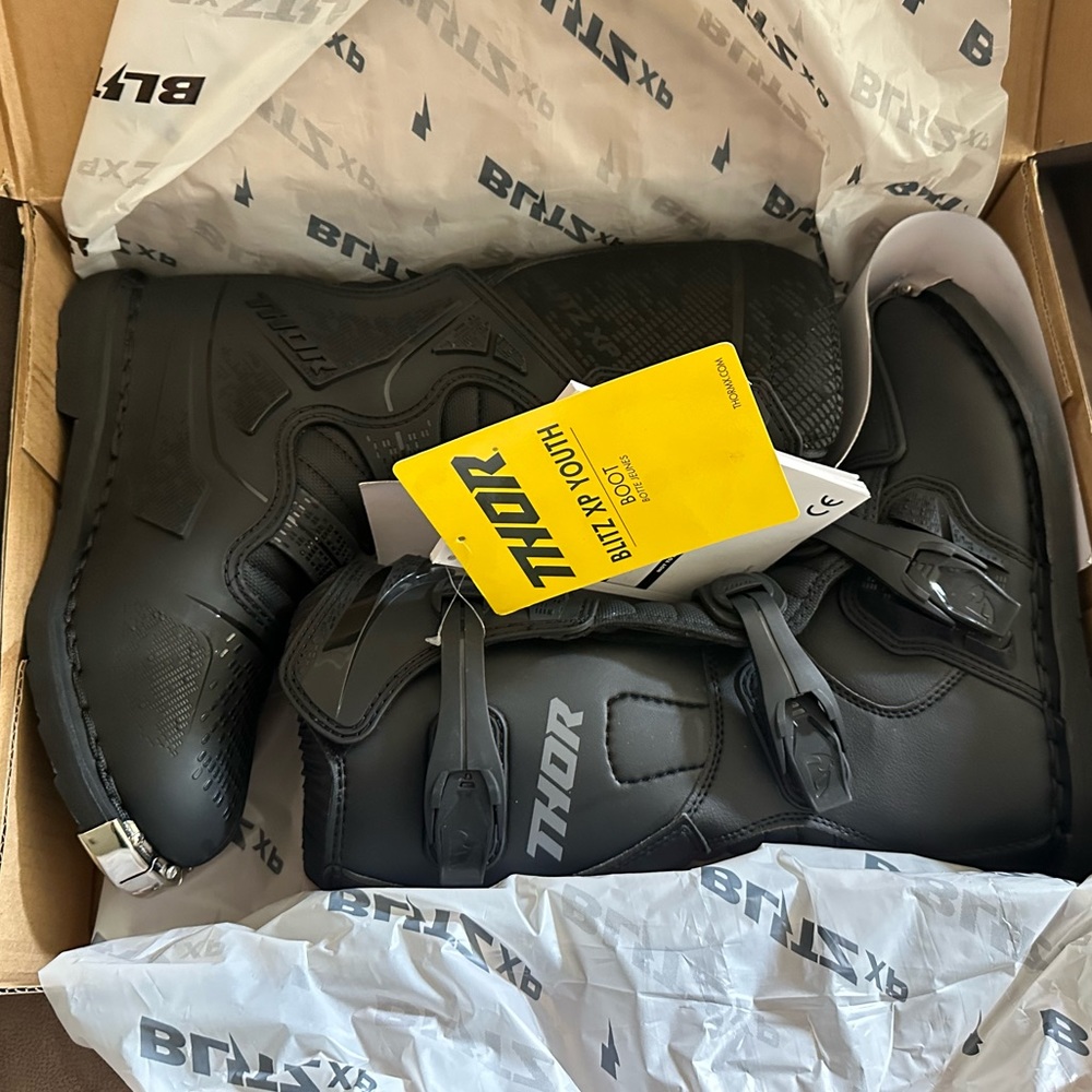 Thor Blitz XP youth size 7 riding boots